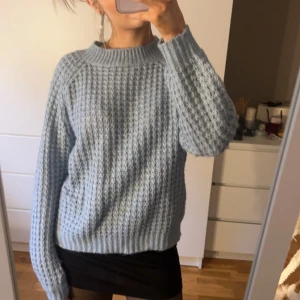 Stickad tröja - Knappt använd alls, skriv vid frågor💓 Kan tänka mig att sänka priset vid snabb affär!