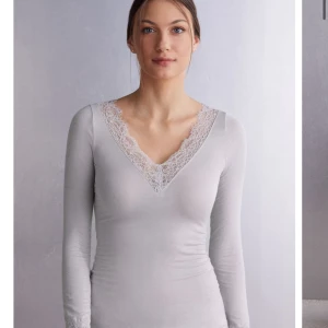 Intimissimi tröja - Helt ny Intimissimi tröja, köpte helt ny köpt här på plick med lapp kvar men tyckte inte den passade mig så aldrig använt den och säljer nu vidare💕(har tagit bort lappen)