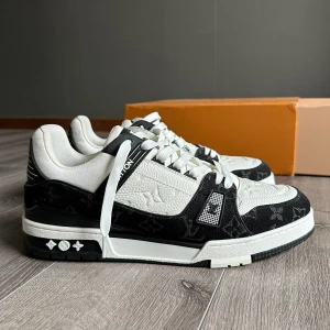 Lv trainers  - .  