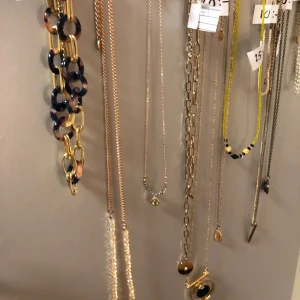 Guldiga halsband  - Säljer också separat 