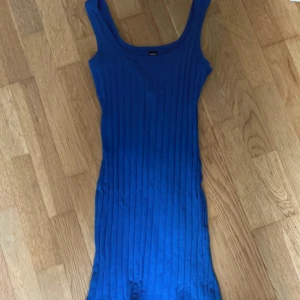 klänning  - mycket bra skick, skriv för mer frågor