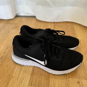 Nike skor - Nike skor storlek 39