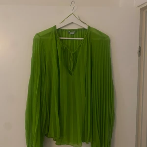 Blus från Zara - Använd en gång jättefin.