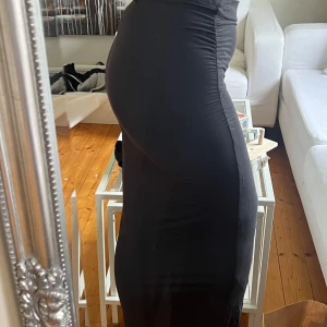 Mörkgrå kjol från gona - Knappt använd 