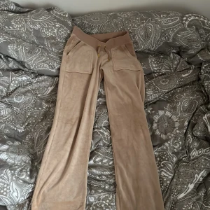 Juicy couture byxor - Fina nya byxor i fint skick knappt använda.