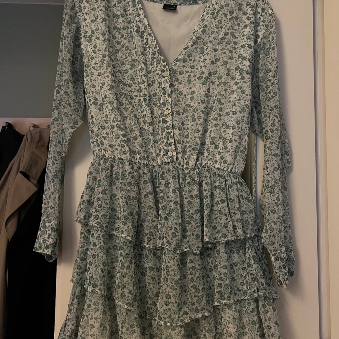 Superfin blommig klänning 