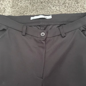 Kostymbyxor från lager 157 - Jättefina kostymbyxor som nästan alldrig är använda för de är för stora för mig. Priset går alltid att diskutera❤️