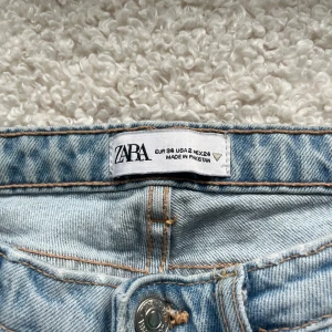 Bootcut zara jeans - Säljer dessa jätte fina zara jeans i storlek 34, använda få gånger