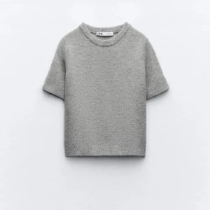 Trekvartsärmad tröja  - Söt trekvartsärmad t shirt som aldrig är använd. Den är i storlek M men skulle säga att den passar som S. Nypris 329 kr💓