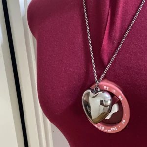 Halsband  - Jätte fin