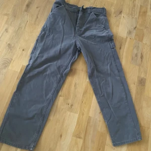 Byxa BOG strl  - Fint skick fortfarande  Gråa byxor från BOG Strl 28/30  W28 L30 