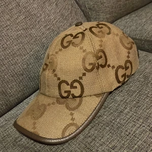 Gucci keps - Säljer min Gucci keps🧢 Skriv vid frågor. Kan gå ner i pris vid snabb affär! Kan mötas men även fraktas📦