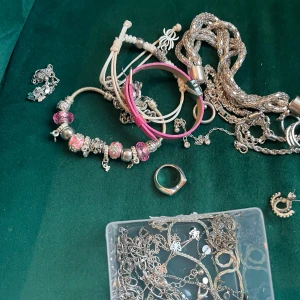 150g smycken i silver - Säljer smycken i silver, armband halsband och örhängen finns med