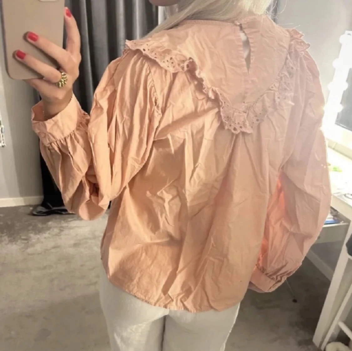 Blus med volanger  - 2