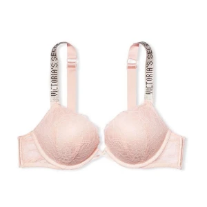 Victoria Secret Push Up BH - En superfin VS bh i nyskick, aldrig använd utan bara testad. Var helt för snabb att dra av prislappen och när jag provade den var den tyvärr för stor i midjan. Priset kan diskuteras.
