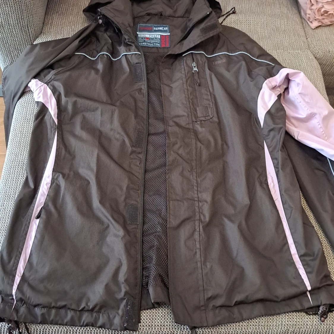 Svart och rosa vindjacka från Karrimor - 90