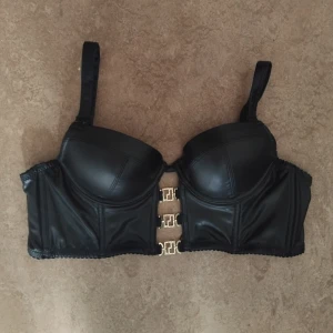 Bustier - Bustier i en stl 75A. Använd 1 gång. 46kr i frakt.