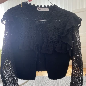 Zara topp - Jätte fin topp från zara som inte kommit till användning