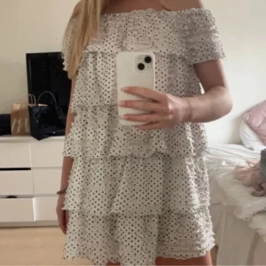 Prickig klänning zara - Söt klänning från Zara helt slutsåld