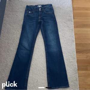 Mörkblå skitsnygga low waist jeans 🤍 köpta för 300kr🤗