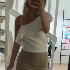 One shoulder topp - Så fin one shoulder topp,  Ifrån zara så fin  Passar xs/s