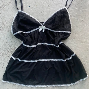 Meshlinne med spetstopp  - Superfint linne. Strl L men passar även S/M😊