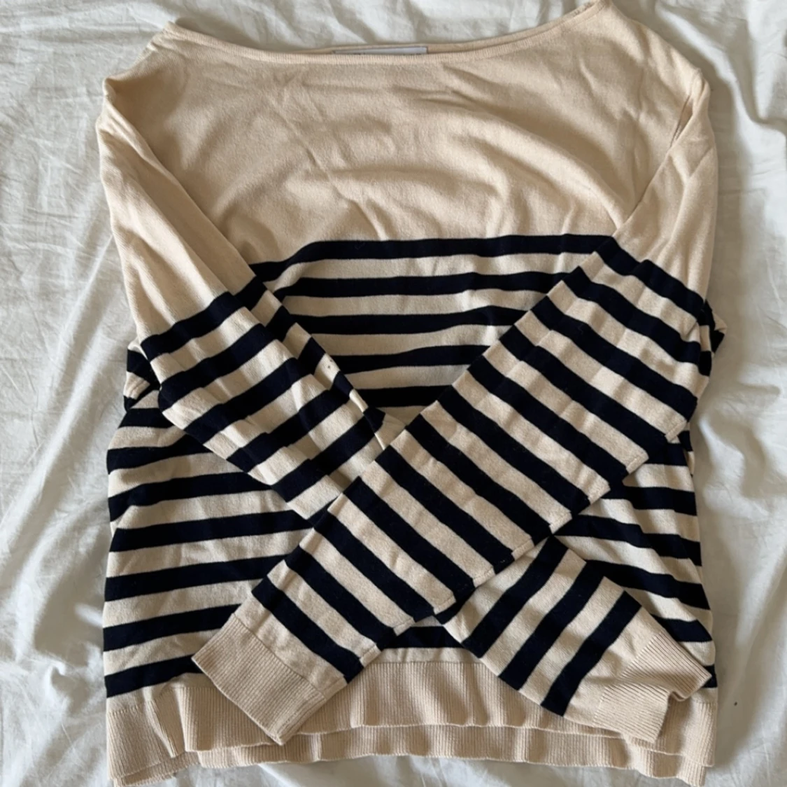 Off Shoulder tröja - 90