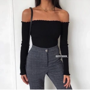 Offshoulder top - Helt ny topp från bershka, aldrig använd. Storlek XS, men den är jättestretchig. 