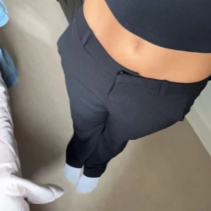 Kostym byxor  - Kostym byxor ifrån vero moda, dem passar mig i längden som är 165 cm lång