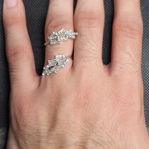 Säljer olika dam ringar  - Säljer olika dam ringar helt nya jag har många så medela mig om det står såld jag kommer förmodligen ha fler, man kan enkelt förstora och förminska de. Kika på min sida har flera modeller 