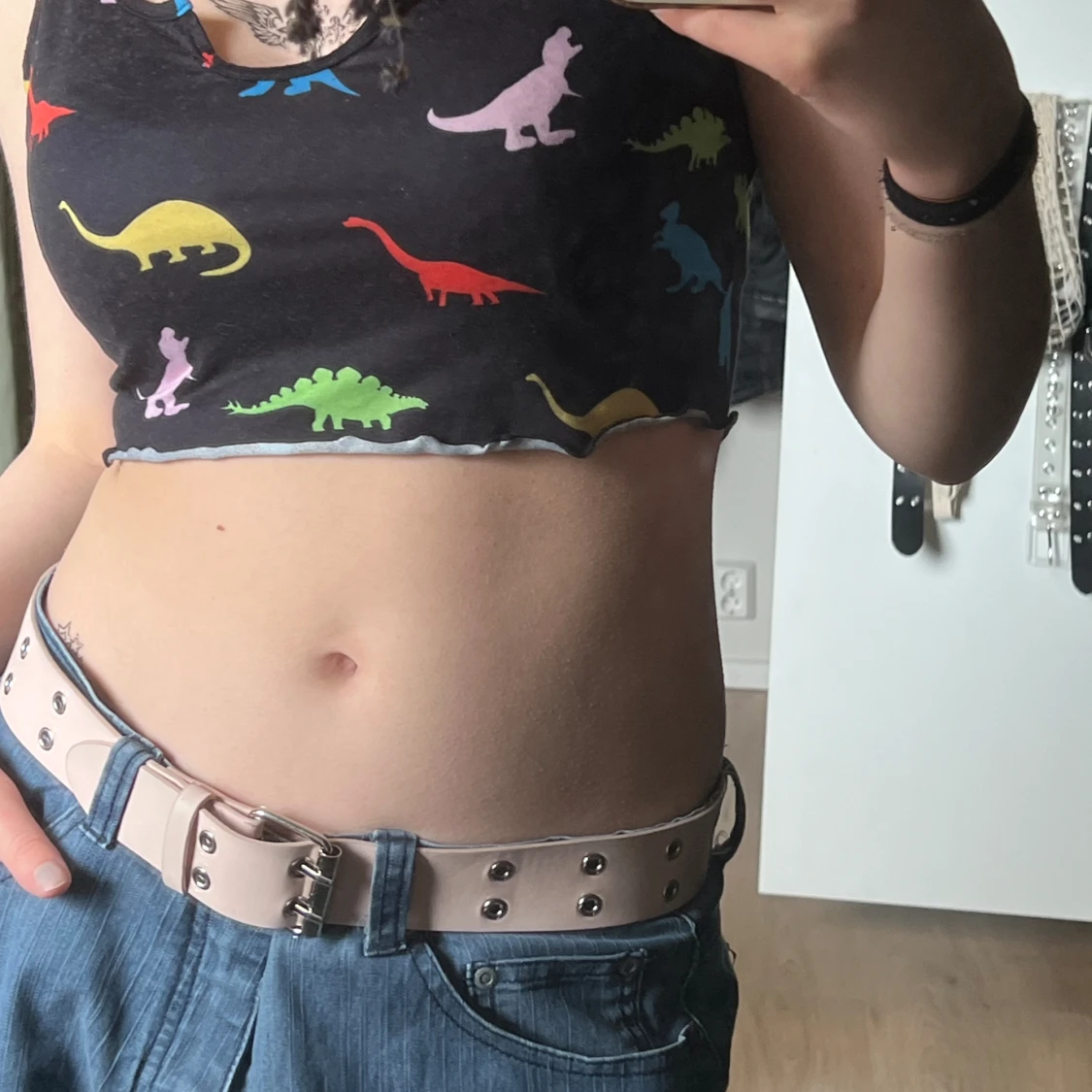 Jättefin tröja med dinosaurier! 🦕