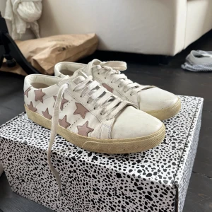 Saint laurent Skor - säljer dessa super coola skor som jag köpte på versatire collective men som inte riktigt passade. pris kan diskuteras 