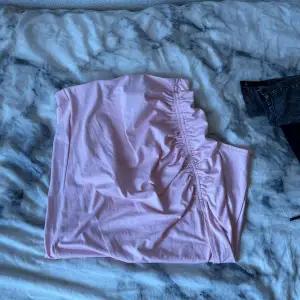 ajättefin rosa kjol från H&M med slits!