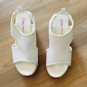 Sandaler platå  - Helt nya sandaler med platå 