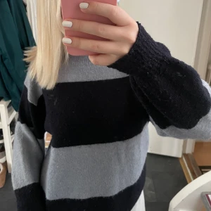 Stickad tröja  - Finaste stickade tröjan från H&M🤍🤍Väldigt skönt material