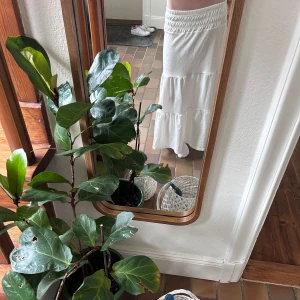 Lång kjol - Super fin lång kjol från Gina. Den är tyvärr för kort för mig, men i super bra skick. Kan diskutera om pris ❤️❤️passade mig som va 160cm lång 