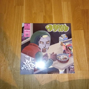Mf doom - mm food vinylskiva - Bästa albummet av mf doom. Säljer då jag fick de i födelsedagspresent men tyvärr inte riktigt lyssnar på mf doom. Helt oöppnad!!! Pris är ej hugget i sten vid snabbt köp.