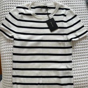 Massimo Dutti tröja - Jättefin tightare kortärmad tröja från Massimo Dutti.