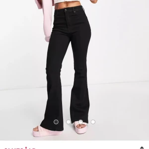 Flared jeans - High rise flared jeans i superbra skick.💗