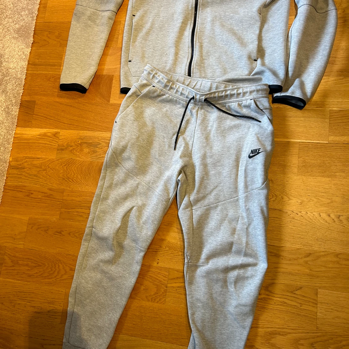 Grå nike tech dress - 91