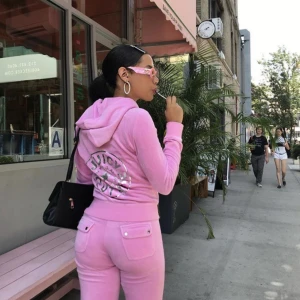 Juicy couture byxor - Sparsamt använda, första bilden är lånad dem andra e mina