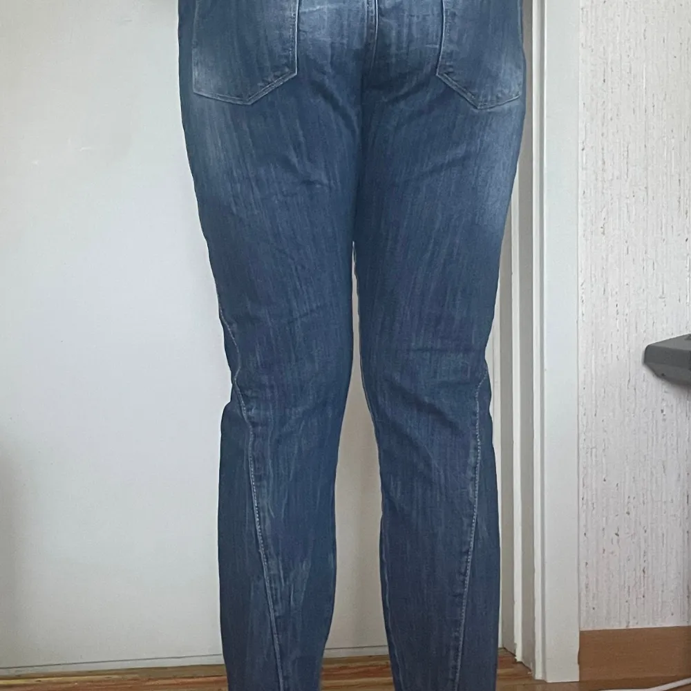 Säljer skinny jeans i storlek 38/32.. Jeans & Byxor.