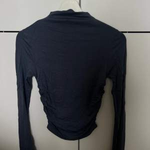 Soft touch tröja ifrån Ginatricot, köpt förra sommaren! Använd en gång. Blågrå färg, storlek S. 80 kr🌸🩷