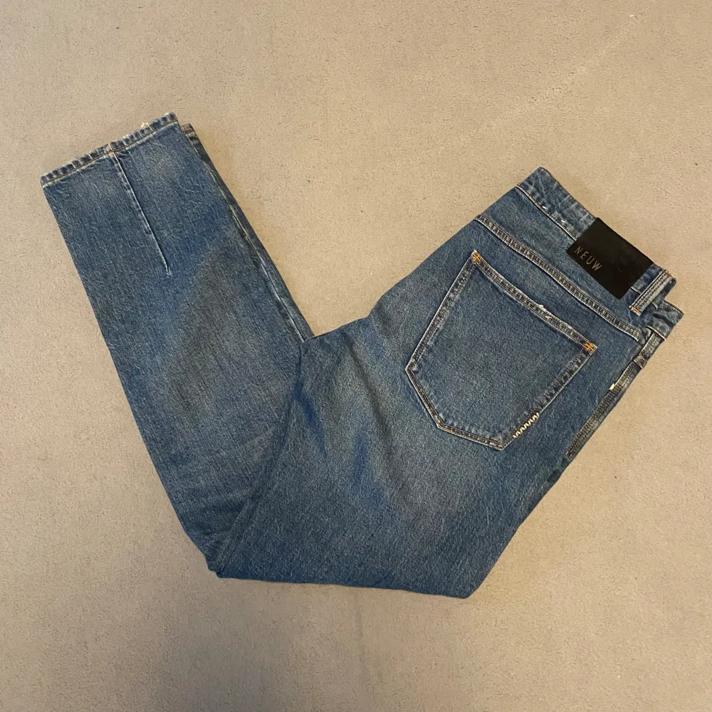 Vi säljer nu dessa riktigt snygga Neuw jeans i modellen Lou Slim. Toppskick utan några defekter 10/10. Hör av dig vid frågor!. Jeans & Byxor.