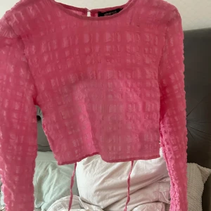 Rosa topp med öppen rygg - Snygg. Oanvänd 