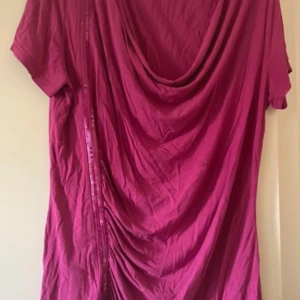 Tröja med paljetter - Normal i storlek Använd ett fåtal gånger 