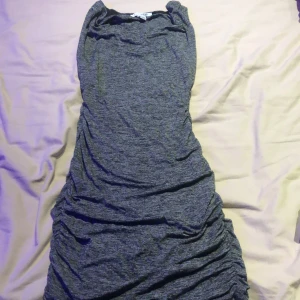 Kläm  - Skön klänning typ aldrig använd 