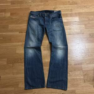 Snygga Diesel jeans i str 30/30