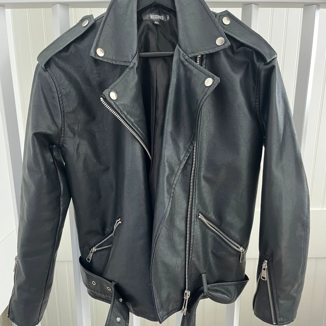 Svart skinnjacka  - 92