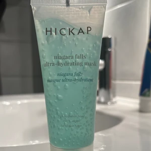 Hickap - hydrating mask - Säljer hickaps hydrating mask som är en bästsäljande nyhet hos dem. Den är helt ny, fick den i deras adventskalender💕Nypriset är 179kr